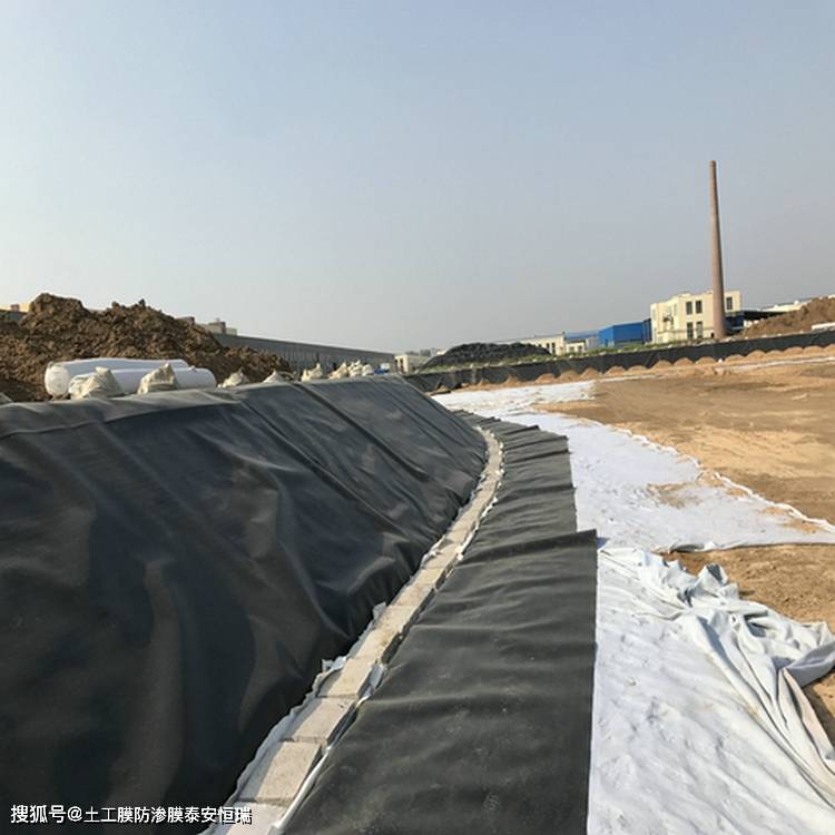咸寧垃圾填埋場(chǎng)雨污分流工程 土工膜與復(fù)合土工膜的施工實(shí)踐